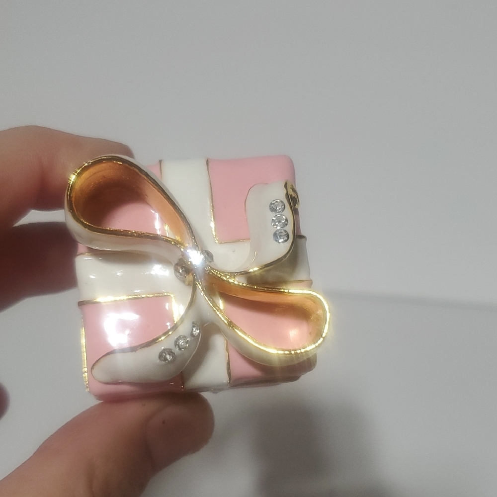 Pink and White Gift Box Trinket - Picture 2 of 7